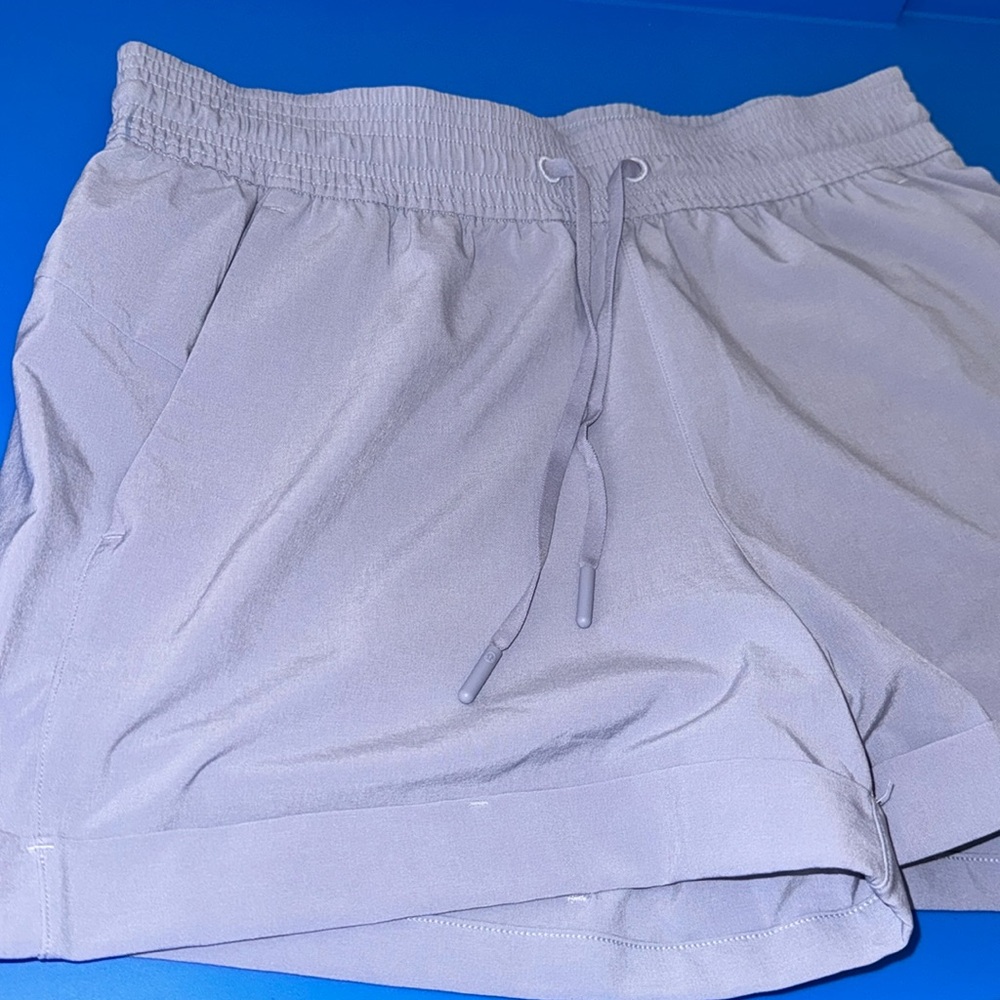 Lululemon Spring Break Away Short *4-way Stretch 3"
Berry Mist size 6 - Picture 11 of 12